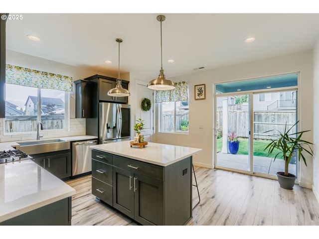 234 W 18TH St, Lafayette, OR 97127
