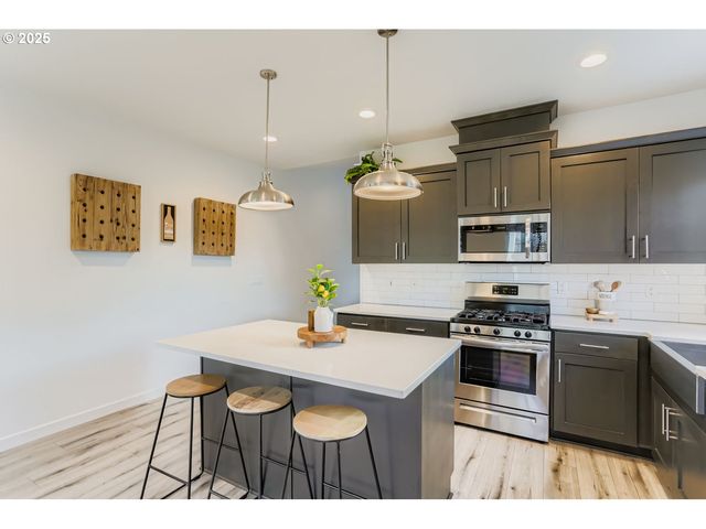234 W 18TH St, Lafayette, OR 97127