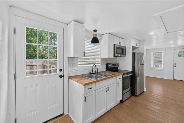 2023 Hugo Avenue, North Charleston, SC 29405