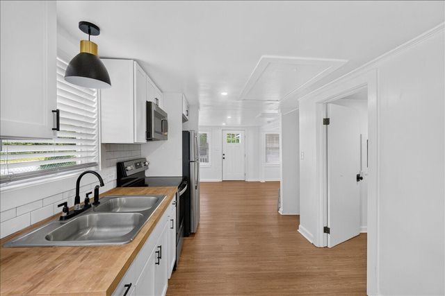 2023 Hugo Avenue, North Charleston, SC 29405
