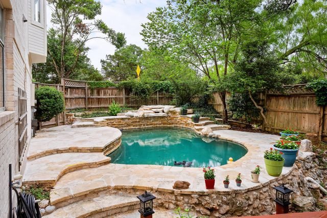 9402 Bluegrass DR, Austin, TX 78759