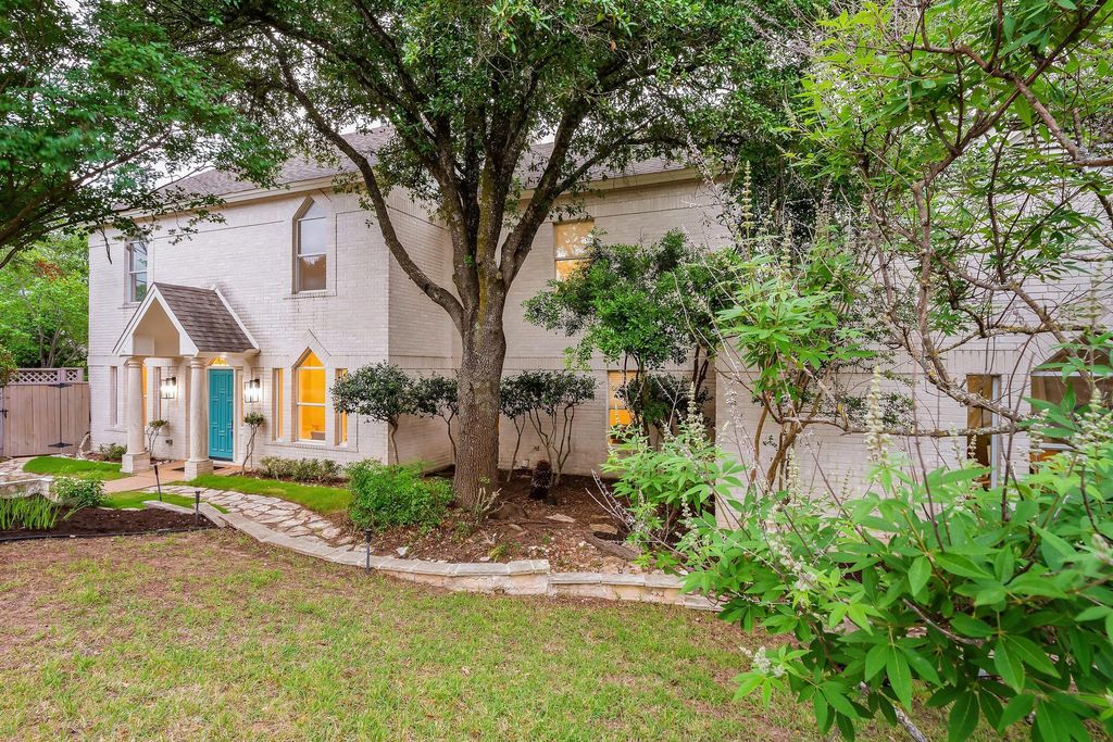 9402 Bluegrass DR, Austin, TX 78759