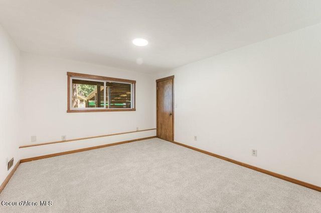 8473 E Apache TRL, Athol, ID 83801