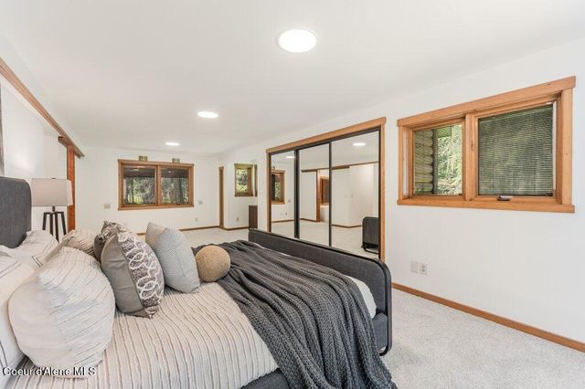 8473 E Apache TRL, Athol, ID 83801