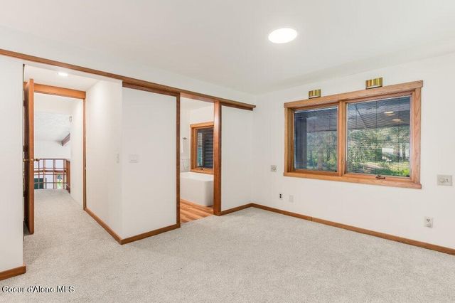 8473 E Apache TRL, Athol, ID 83801