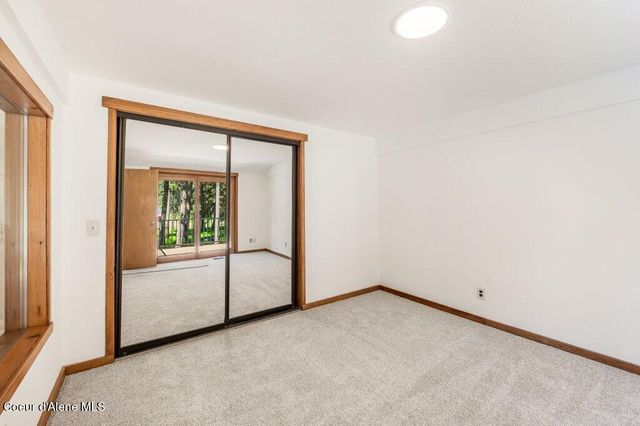 8473 E Apache TRL, Athol, ID 83801