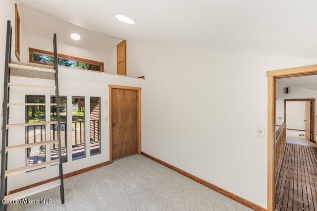 8473 E Apache TRL, Athol, ID 83801