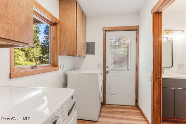 8473 E Apache TRL, Athol, ID 83801