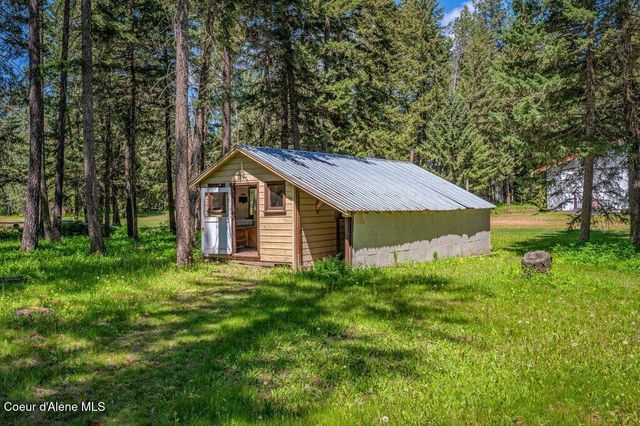 8473 E Apache TRL, Athol, ID 83801