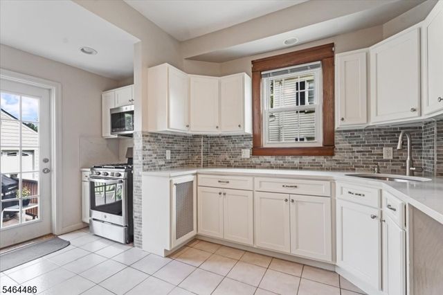59 W Hanover Ave, Morris Plains Boro, NJ 07950