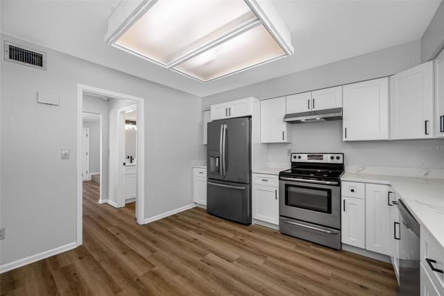 14809 WINDING CREEK COURT, Tampa, FL 33613
