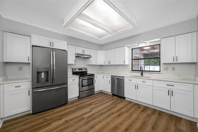 14809 WINDING CREEK COURT, Tampa, FL 33613
