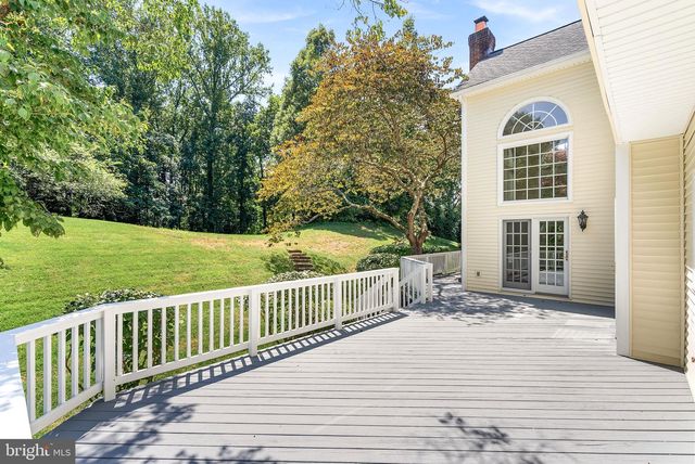 9711 BROOKSTONE LN, Vienna, VA 22182