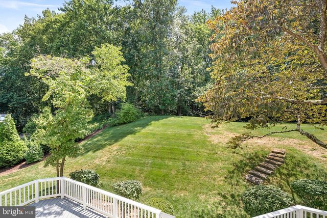9711 BROOKSTONE LN, Vienna, VA 22182