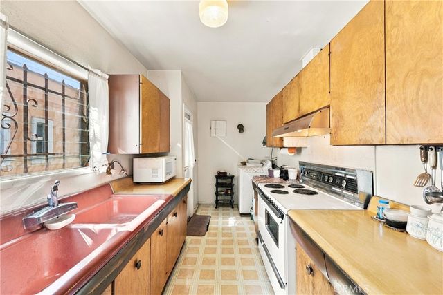 7819 Dalton, Los Angeles, CA 90047