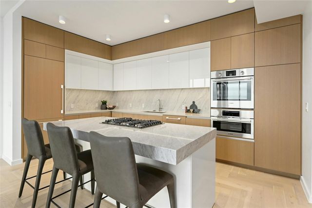 313 W 17th ST 2304, Austin, TX 78701