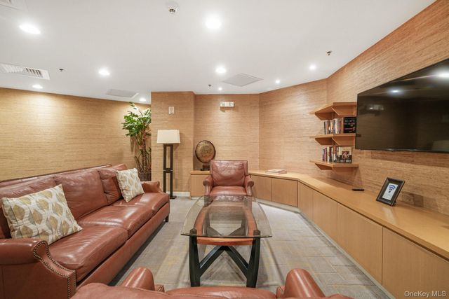 1 Renaissance Square 15E, White Plains, NY 10601