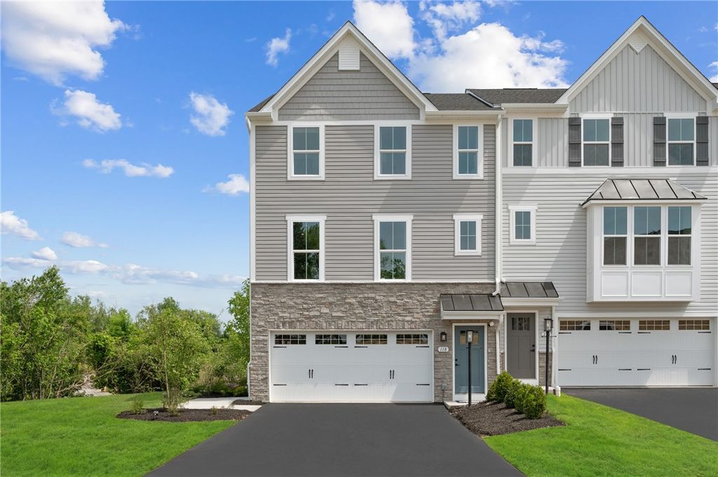 400 Greenwood Drive, North Strabane, PA 15317