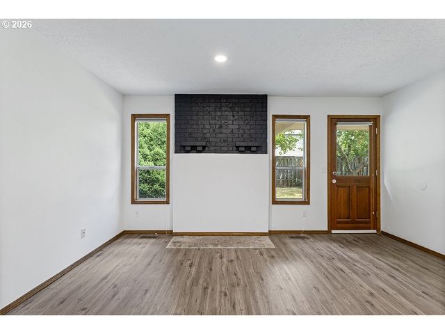 2730 Ne ROBERTS Ave, Gresham, OR 97030