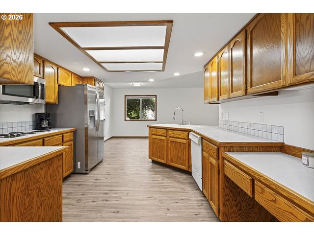 2730 Ne ROBERTS Ave, Gresham, OR 97030