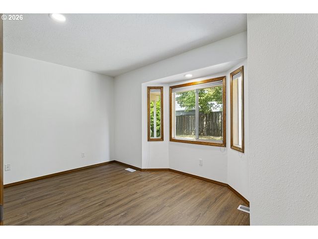 2730 Ne ROBERTS Ave, Gresham, OR 97030