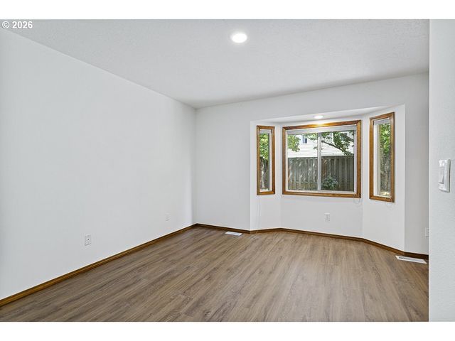2730 Ne ROBERTS Ave, Gresham, OR 97030