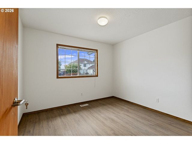 2730 Ne ROBERTS Ave, Gresham, OR 97030