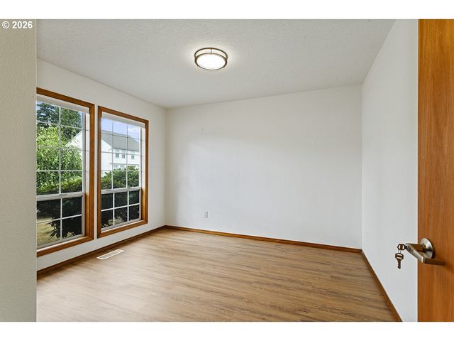 2730 Ne ROBERTS Ave, Gresham, OR 97030