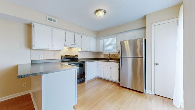 528 Debbie Dr, Hermitage, TN 37076