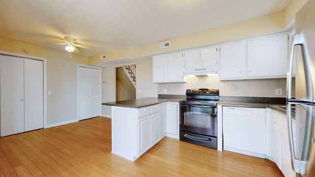 528 Debbie Dr, Hermitage, TN 37076