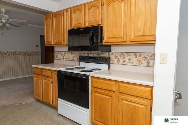 825 N Academy Avenue, York, NE 68467