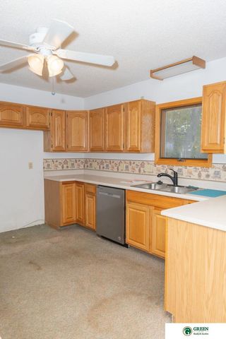 825 N Academy Avenue, York, NE 68467