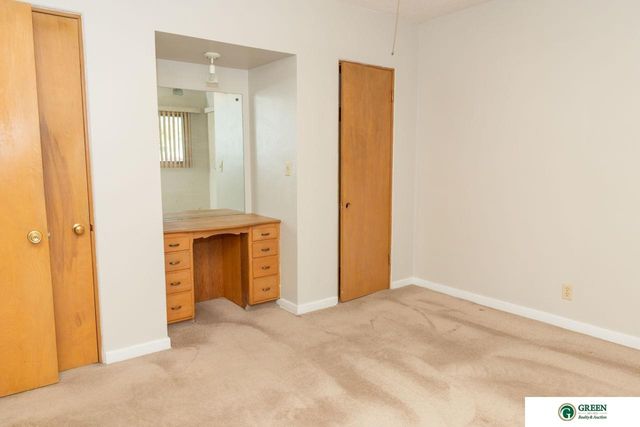 825 N Academy Avenue, York, NE 68467