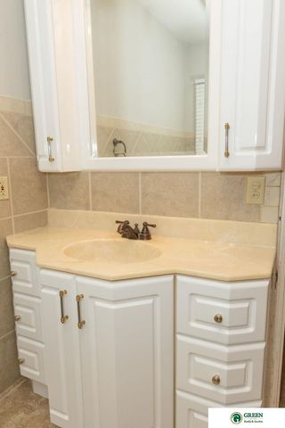 825 N Academy Avenue, York, NE 68467