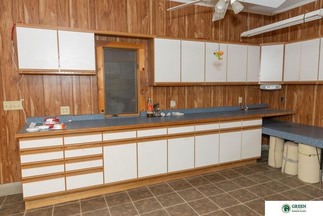 825 N Academy Avenue, York, NE 68467