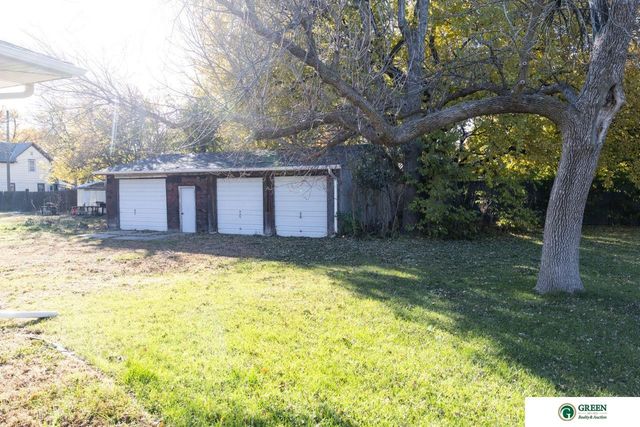 825 N Academy Avenue, York, NE 68467