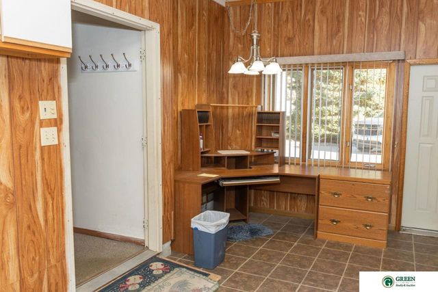 825 N Academy Avenue, York, NE 68467