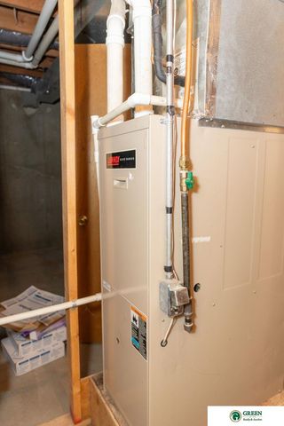 825 N Academy Avenue, York, NE 68467