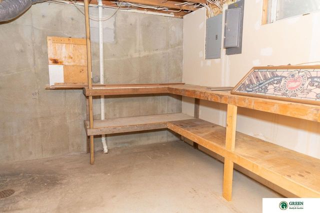 825 N Academy Avenue, York, NE 68467