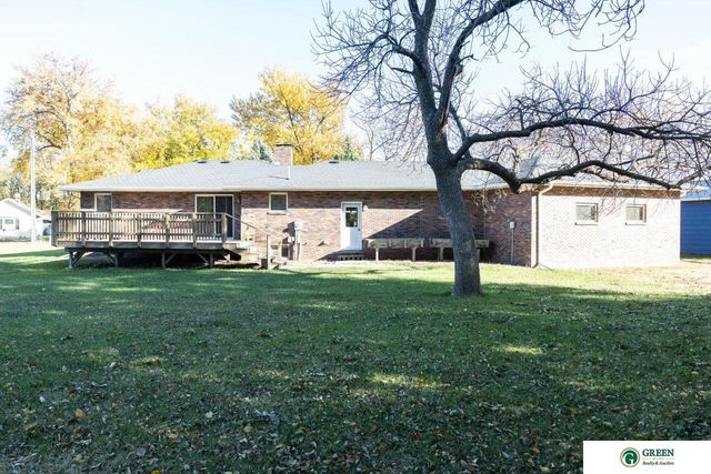 825 N Academy Avenue, York, NE 68467