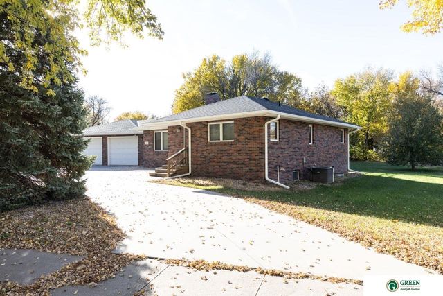 825 N Academy Avenue, York, NE 68467