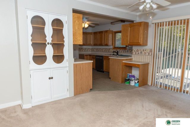 825 N Academy Avenue, York, NE 68467