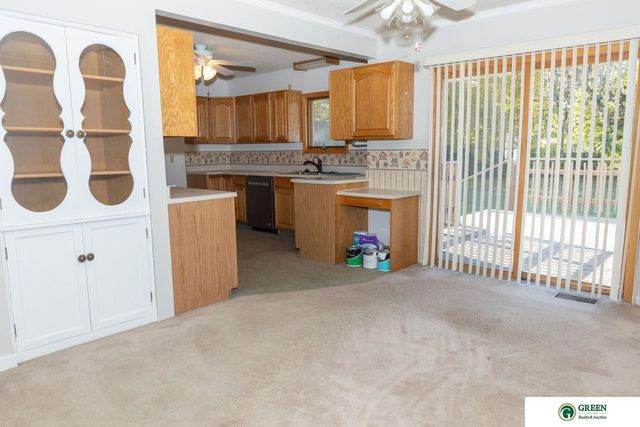 825 N Academy Avenue, York, NE 68467