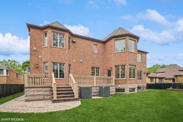 3832 W Chase Avenue, Lincolnwood, IL 60712