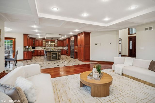 3832 W Chase Avenue, Lincolnwood, IL 60712