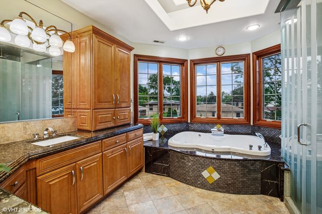 3832 W Chase Avenue, Lincolnwood, IL 60712