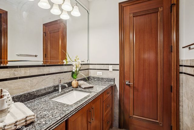 3832 W Chase Avenue, Lincolnwood, IL 60712