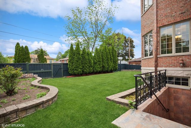 3832 W Chase Avenue, Lincolnwood, IL 60712