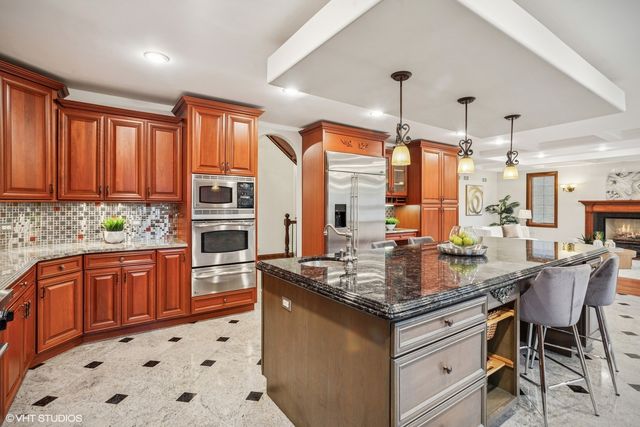 3832 W Chase Avenue, Lincolnwood, IL 60712