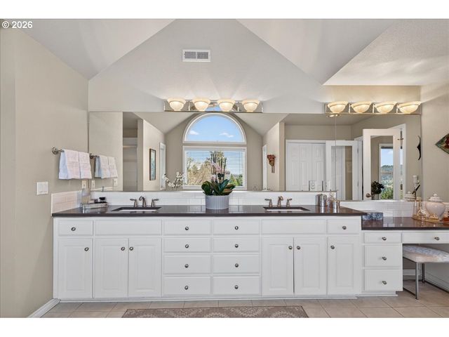 2393 TAYLOR Dr, West Linn, OR 97068